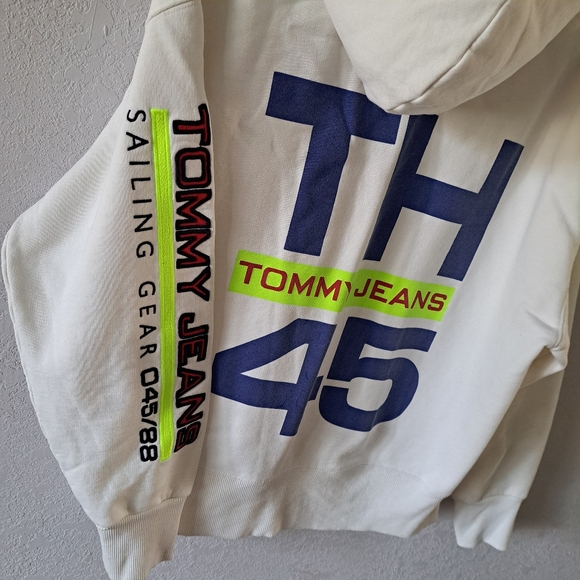 Tommy Jeans 90s Sailing Capsule back and sleeve logo hoodie in white - Picture 8 of 8